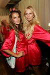 2005 11 09 - Backstage at Victoria's Secret (2005)