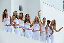2008 11 14 - Victoria's Secret Angels on the balcony of the legendary Fontainebleau Resort in Miami  (2008)